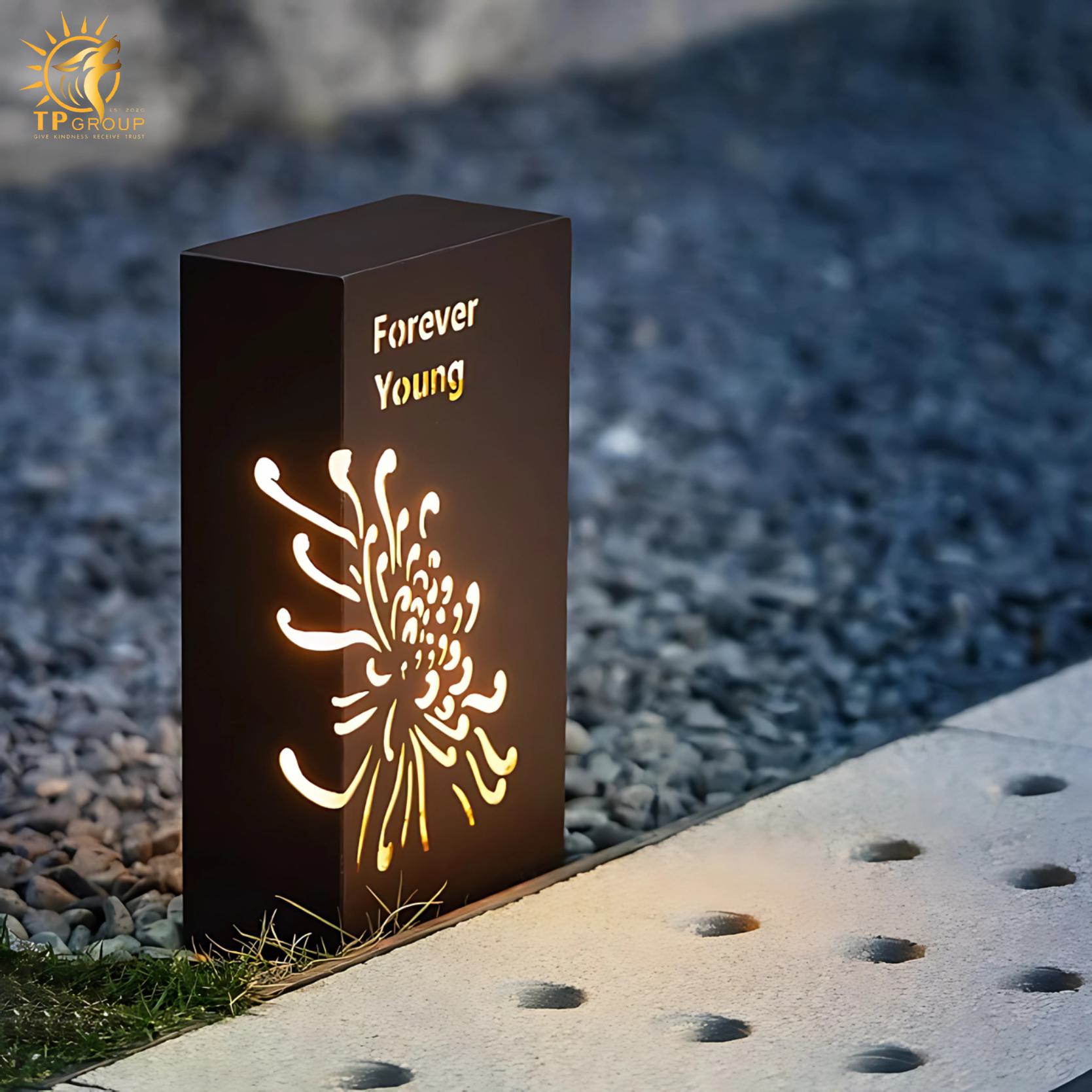 Đèn trang trí sân vườn hoa bỉ ngạn ấn tượng ACM666