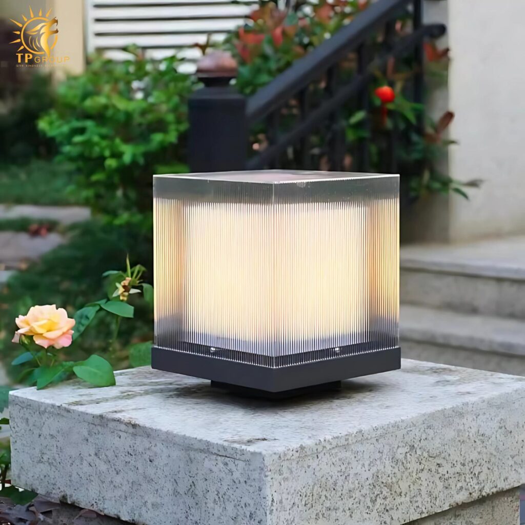 Đèn trụ cổng vuông chao Acrylic decor nhà phố KL1708