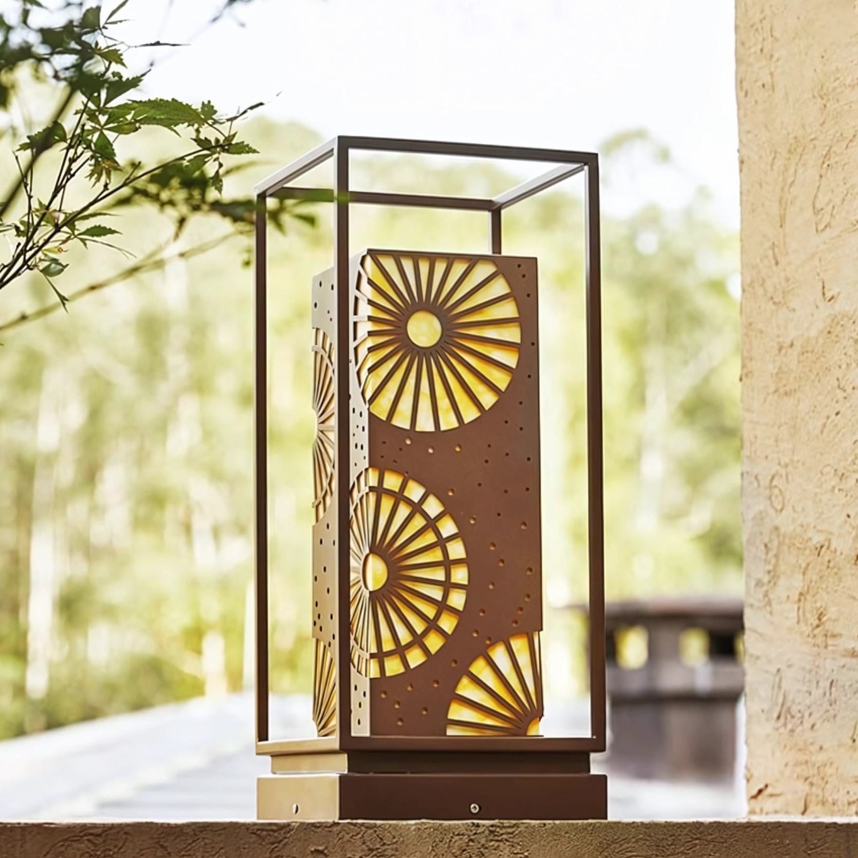 Đèn trụ sân vườn trang trí họa tiết độc đáo ACM653 5 Đèn trụ sân vườn trang trí họa tiết độc đáo ACM653