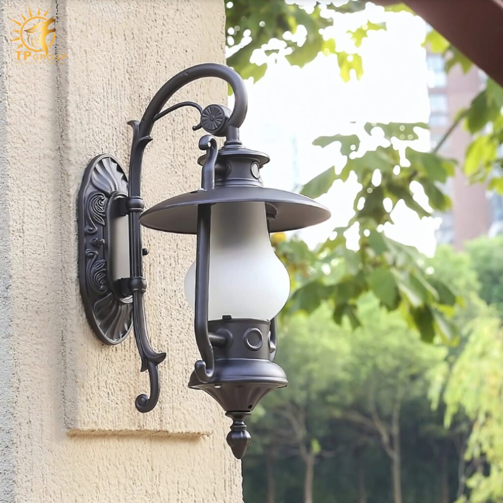 Đèn tường ngoài trời cổ điển trang trí lối đi KL5541 12 Đèn tường ngoài trời cổ điển trang trí lối đi KL5541