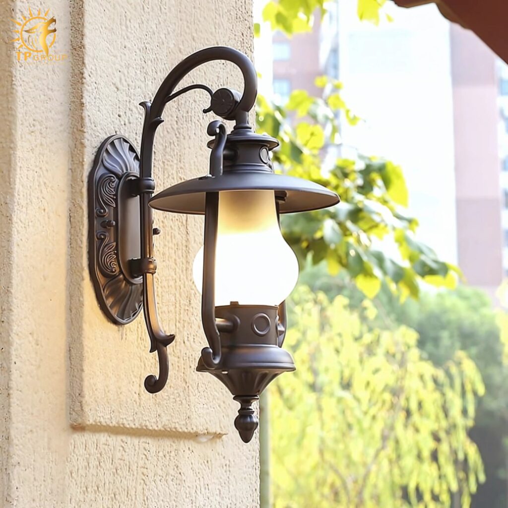 Đèn tường ngoài trời cổ điển trang trí lối đi KL5541 16 Đèn tường ngoài trời cổ điển trang trí lối đi KL5541