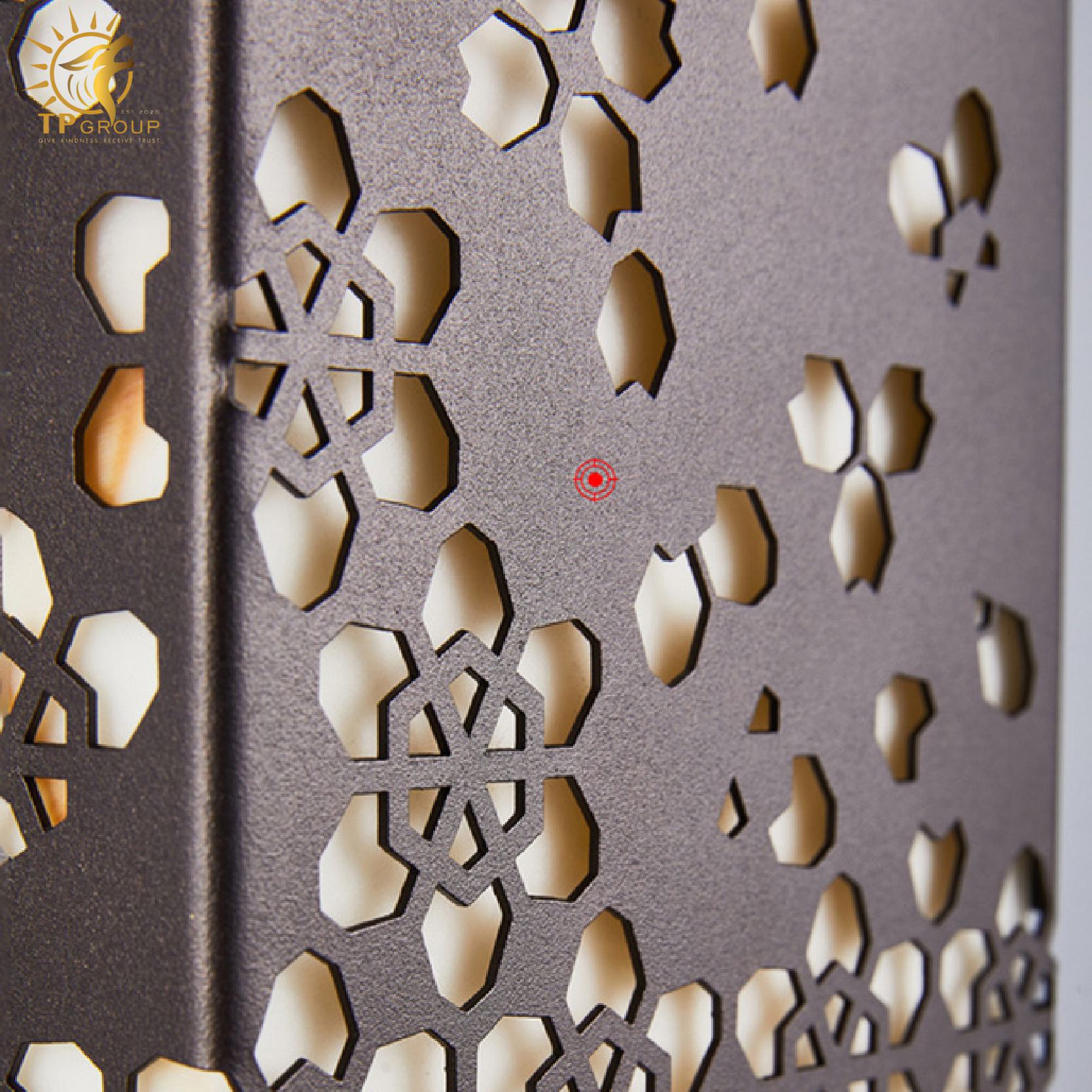 Đèn tường ngoài trời trang trí cánh hoa bay ACM328 5 Đèn tường ngoài trời trang trí cánh hoa bay ACM328 - Hình ảnh 5