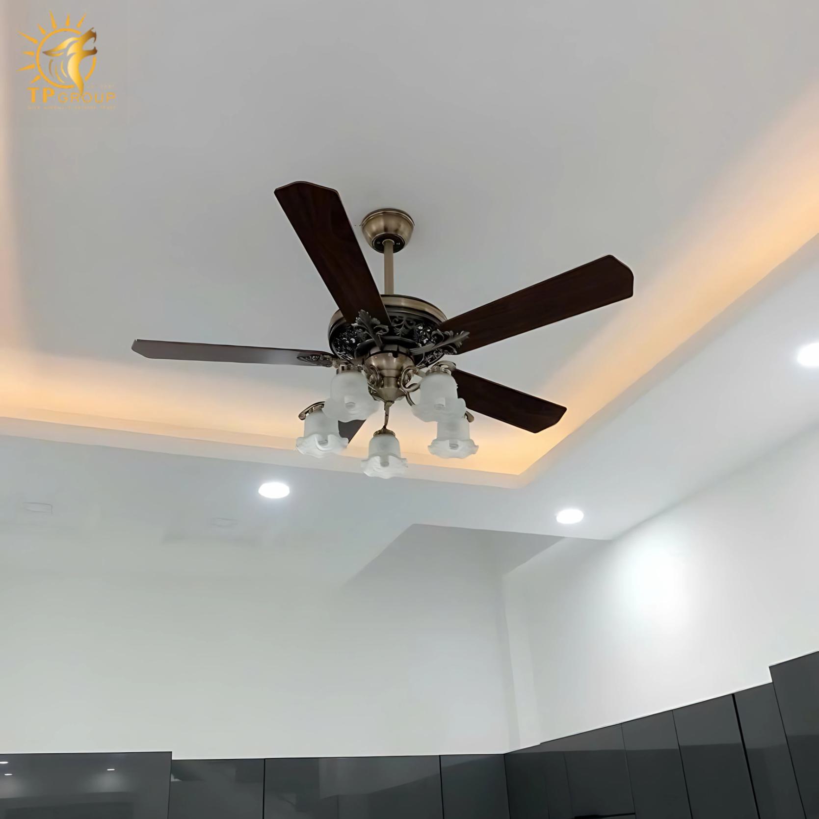 Quạt trần đèn DCT FAN 137 8 Quạt trần đèn DCT FAN 137