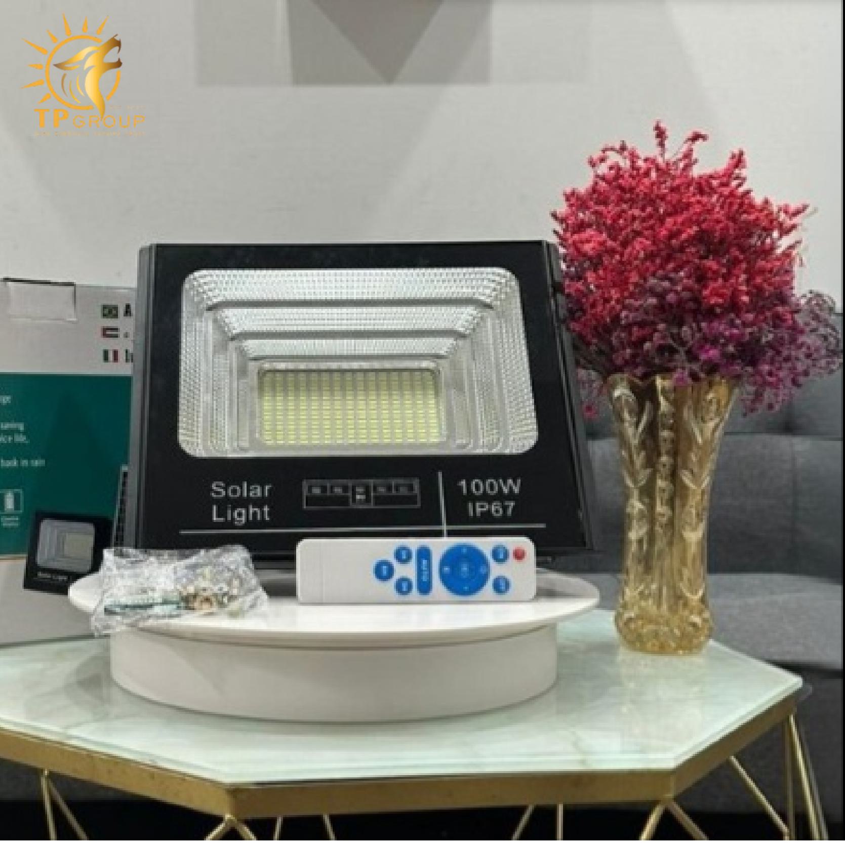 Đèn pha năng lượng mặt trời chóng chói TPNLMT001 4 Đèn pha năng lượng mặt trời chóng chói TPNLMT001