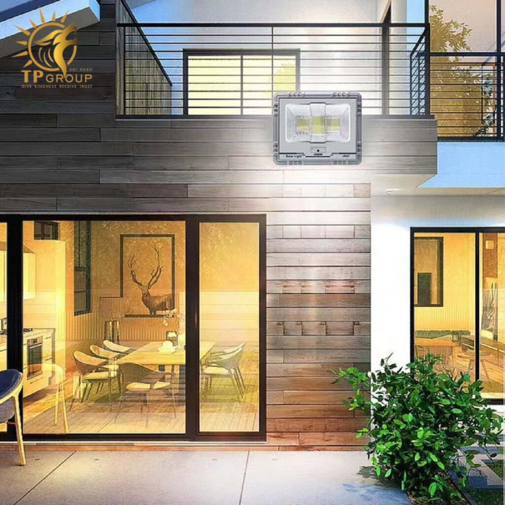 Đèn pha năng lượng mặt trời mới gắn tường ngoài trời chống thấm nước TPNLMT002 