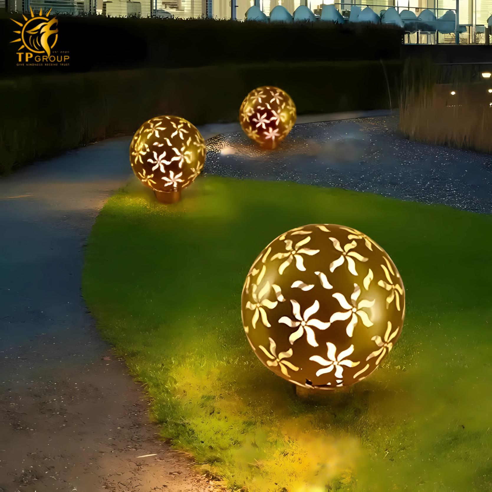Đèn quả cầu kim loại trang trí vườn sinh động D0122 3 Đèn quả cầu kim loại trang trí vườn sinh động D0122
