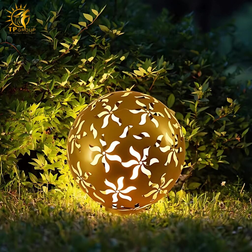 Đèn quả cầu kim loại trang trí vườn sinh động D0122 9 Đèn quả cầu kim loại trang trí vườn sinh động D0122