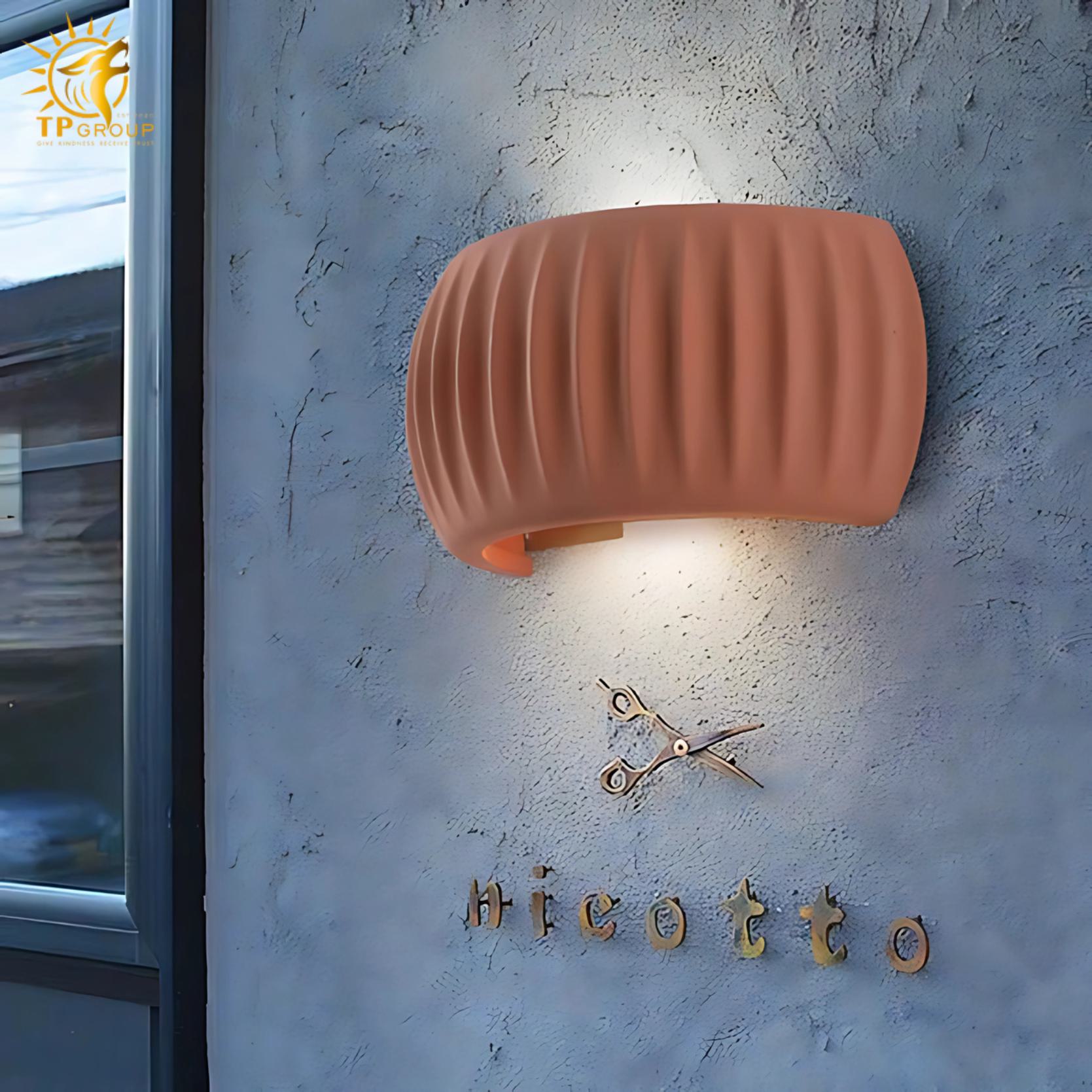 Đèn tường ngoài trời bằng xi măng độc đáo BXT006
