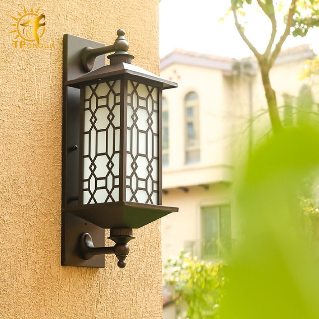 Đèn tường ngoài trời chiếu sáng ban công KL9367 