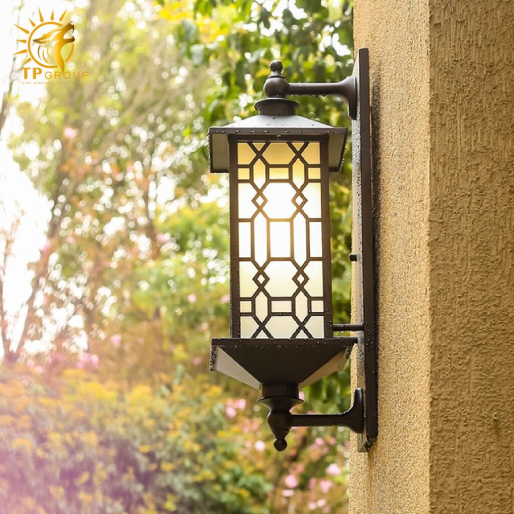 Đèn tường ngoài trời chiếu sáng ban công KL9367 