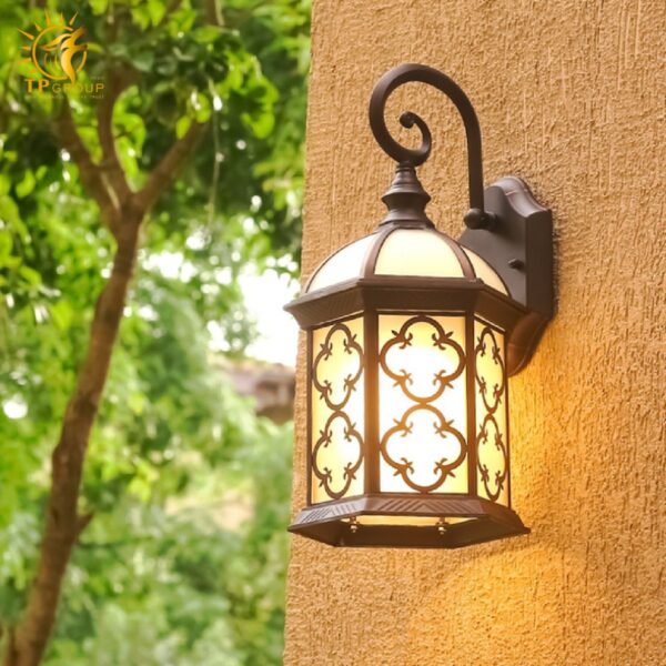 Đèn tường ngoài trời họa tiết cổ điển BD019