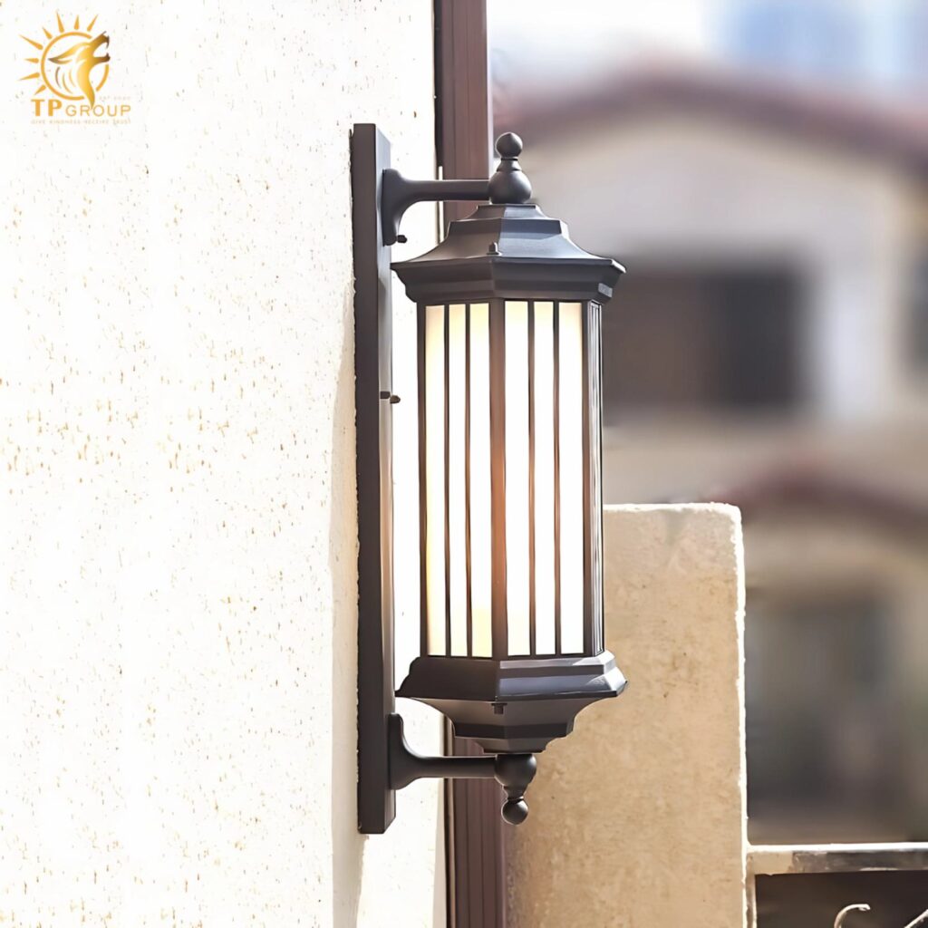Đèn tường ngoài trời trang trí sân vườn biệt thự BD151 16 Đèn tường ngoài trời trang trí sân vườn biệt thự BD151