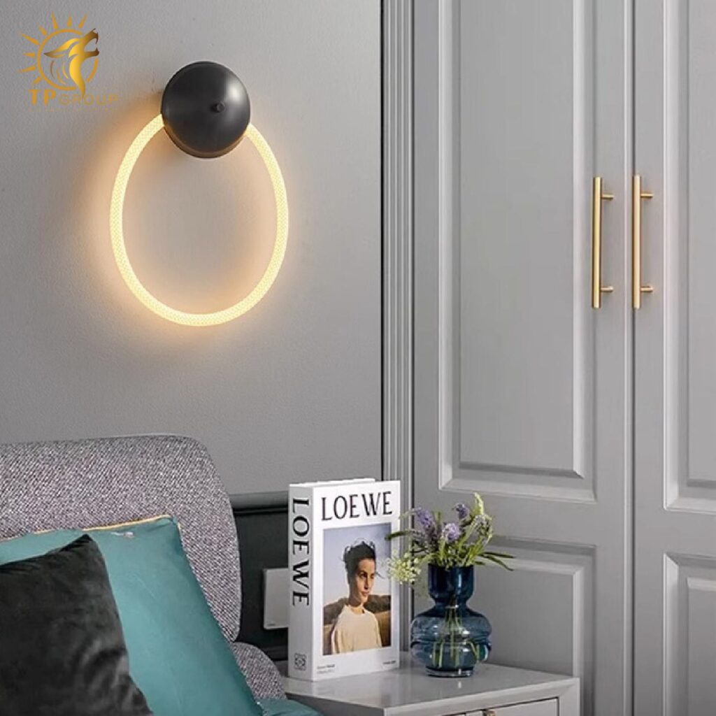 Đèn tường phòng ngủ tối giản hiện đại phong cách Bắc Âu sáng tạo đèn dài mềm mại bằng silicon một dòng TPDT004