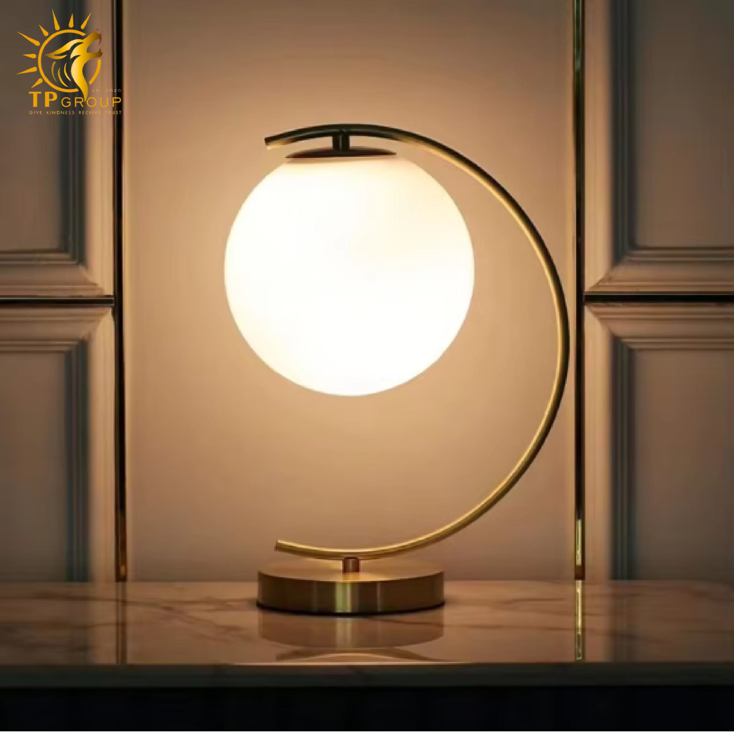 Đèn bàn chao thủy tinh BD60