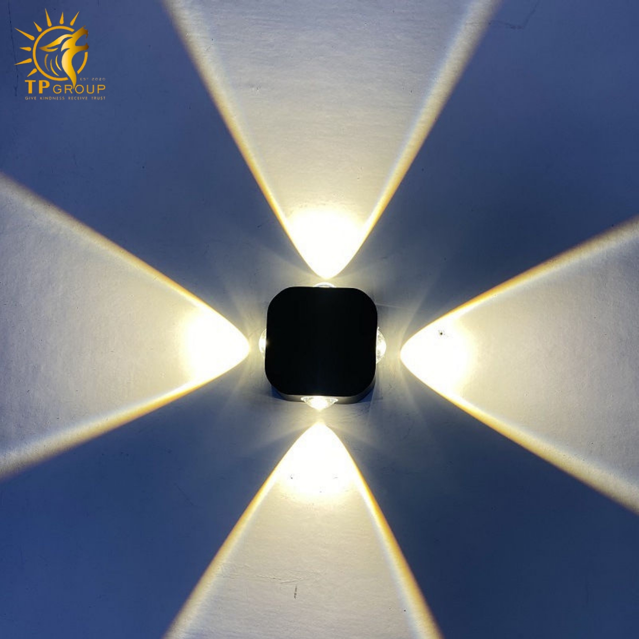 Đèn vách chiếu tia vuông 4 tia ngoài trời VNT2275 9 Đèn vách chiếu tia vuông 4 tia ngoài trời VNT2275