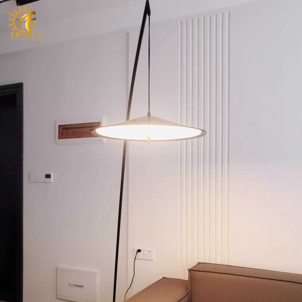 Đèn sàn hiện đại thiết kế cong độc đáo