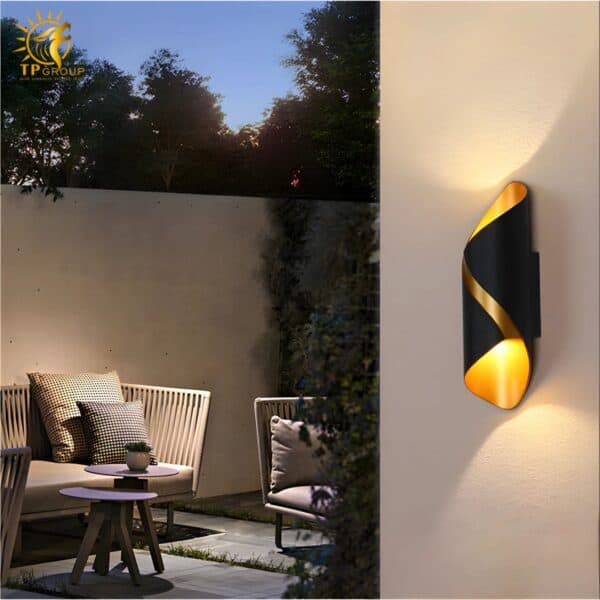 Đèn tường ngoài trời TPG-VNT2287