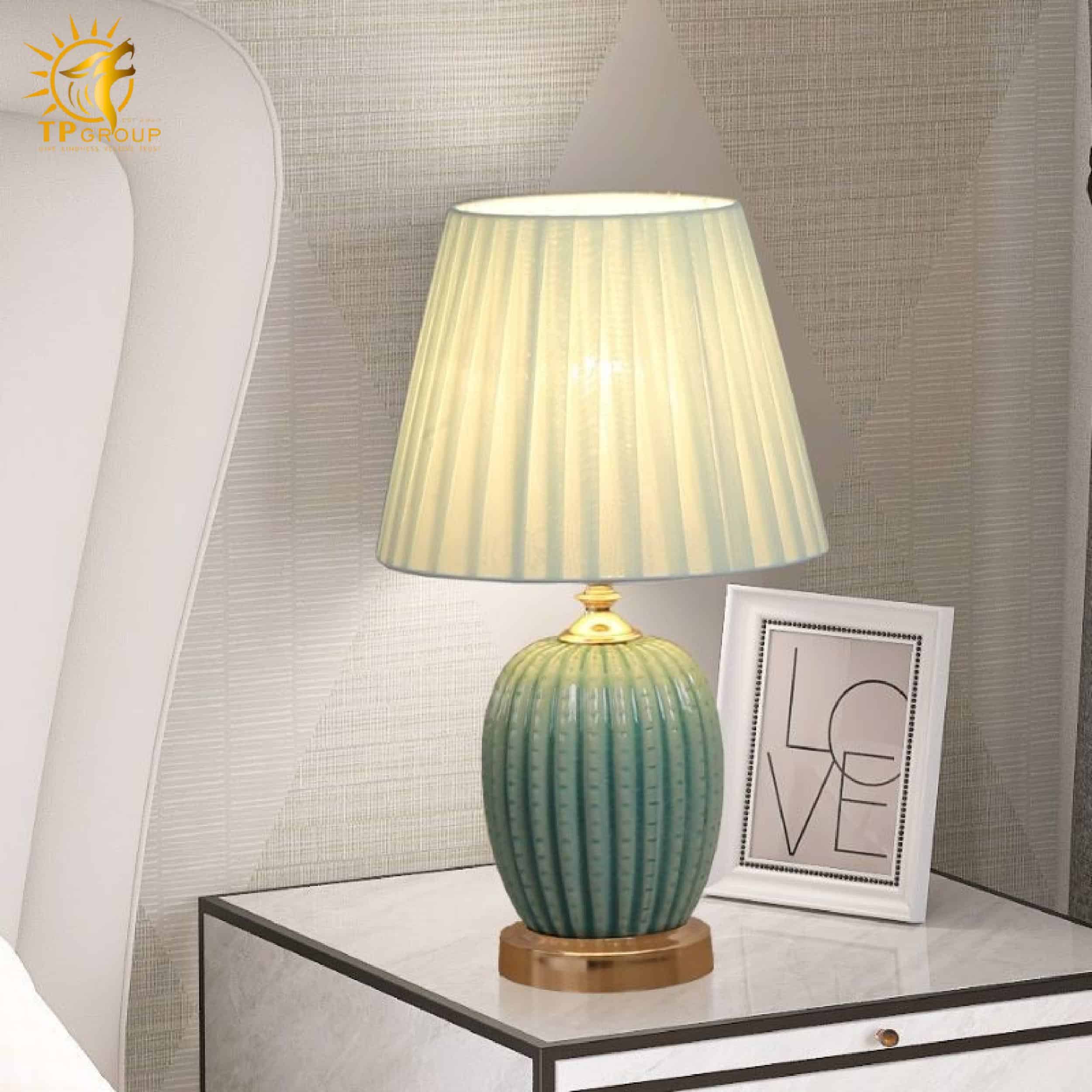 Đèn bàn gốm sứ cao cấp DB70