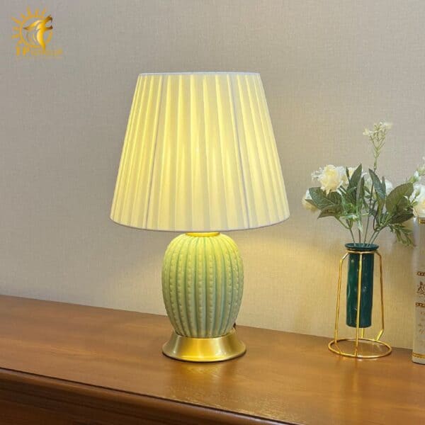 Đèn bàn gốm sứ cao cấp DB70