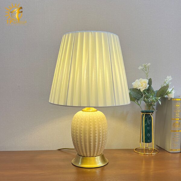 Đèn bàn gốm sứ cao cấp DB70