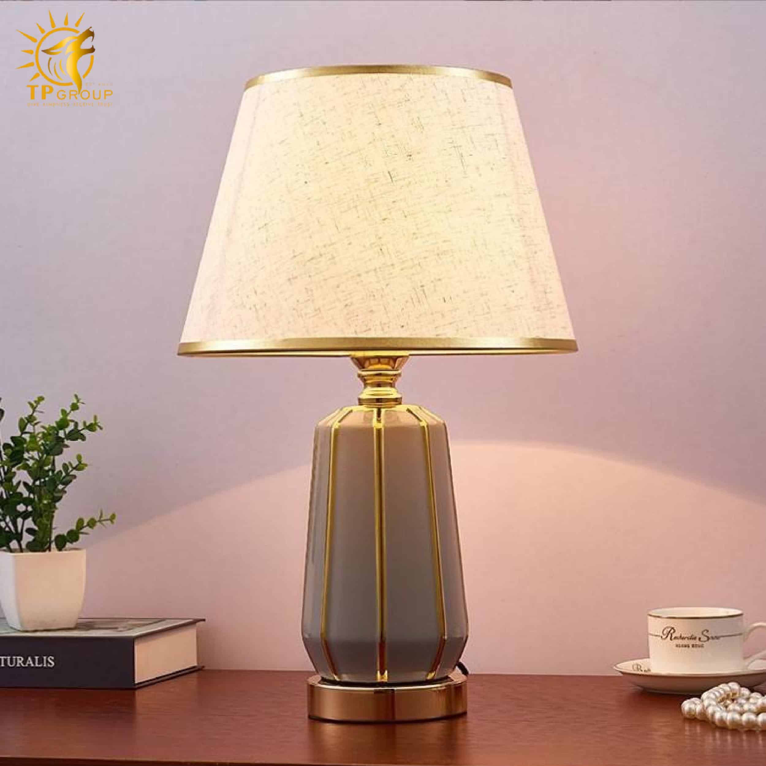 Đèn bàn phong cách cổ điển DB91