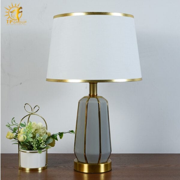 Đèn bàn phong cách cổ điển DB91