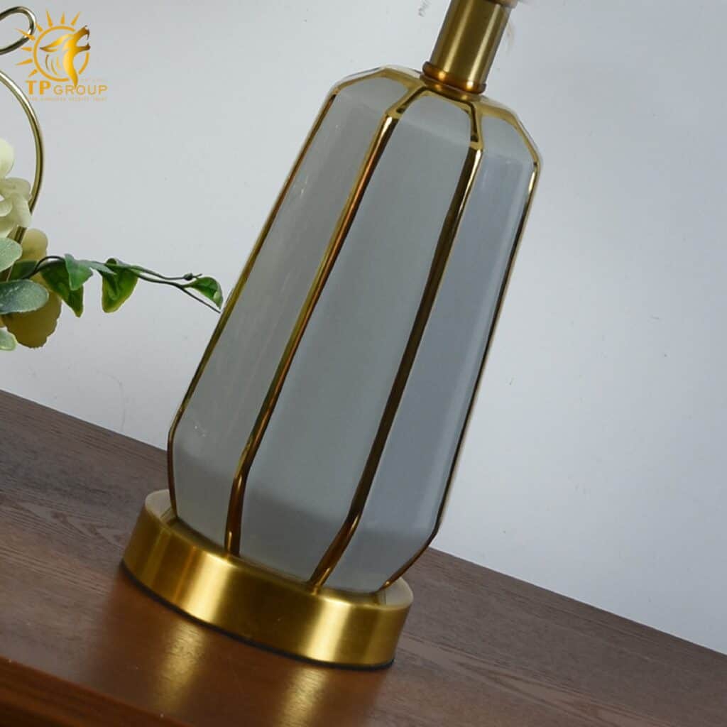 Đèn bàn phong cách cổ điển DB91 