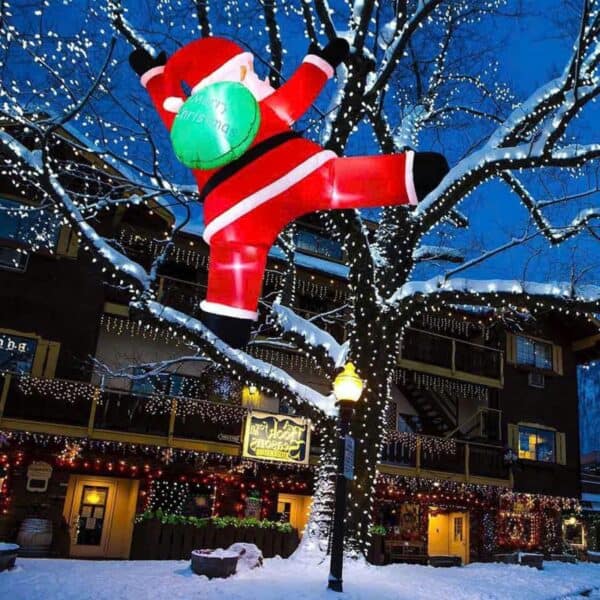 Ông già noel leo tường bơm hơi, có đèn, cao 2m