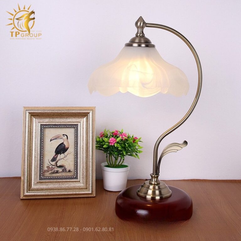 Đèn Bàn Vintage TPG2104 – Chút Hoài Niệm Châu Âu Giữa Lòng Không Gian Hiện Đại