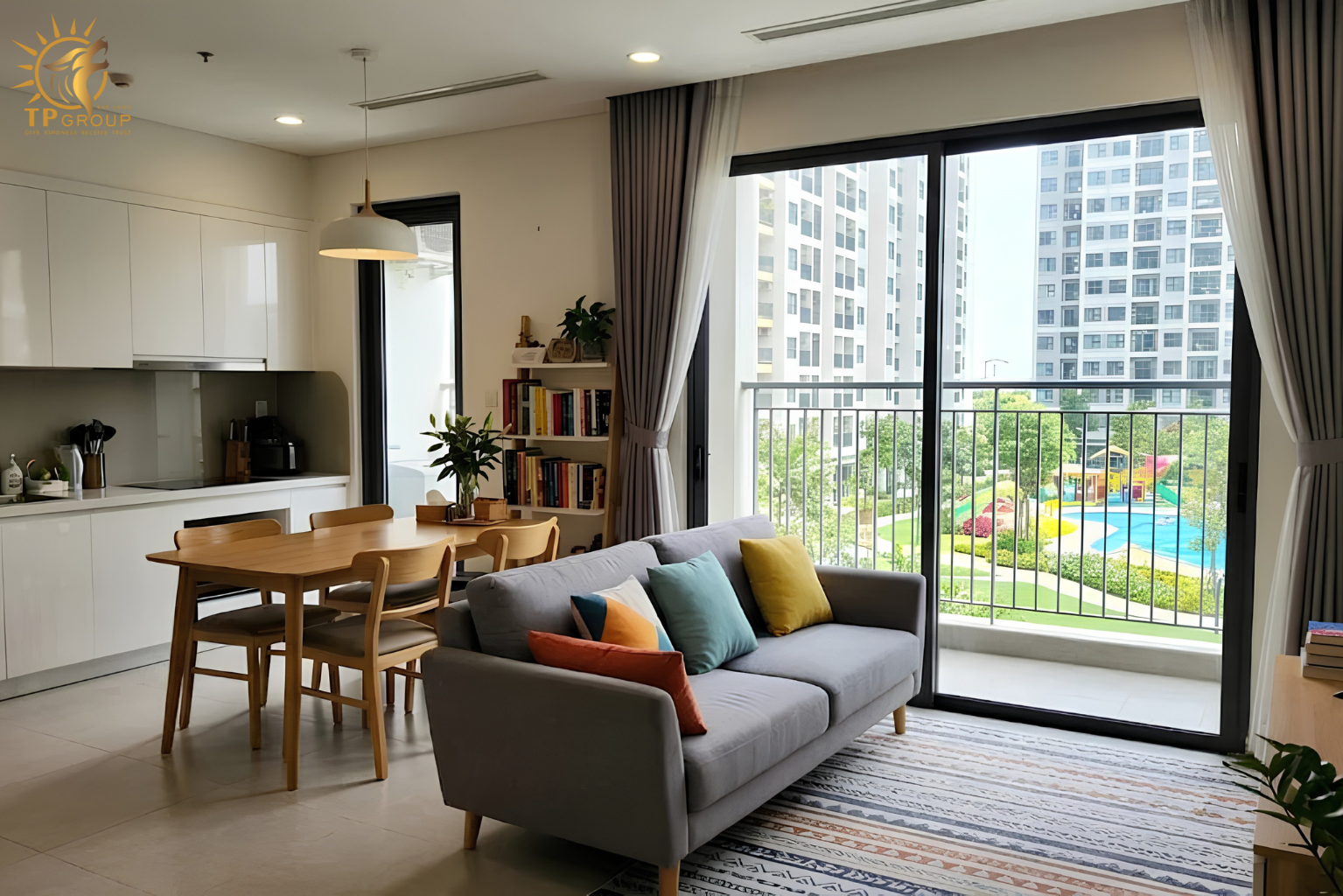 Phòng khách hiện đại đón trọn ánh sáng tự nhiên và hệ đèn âm trần