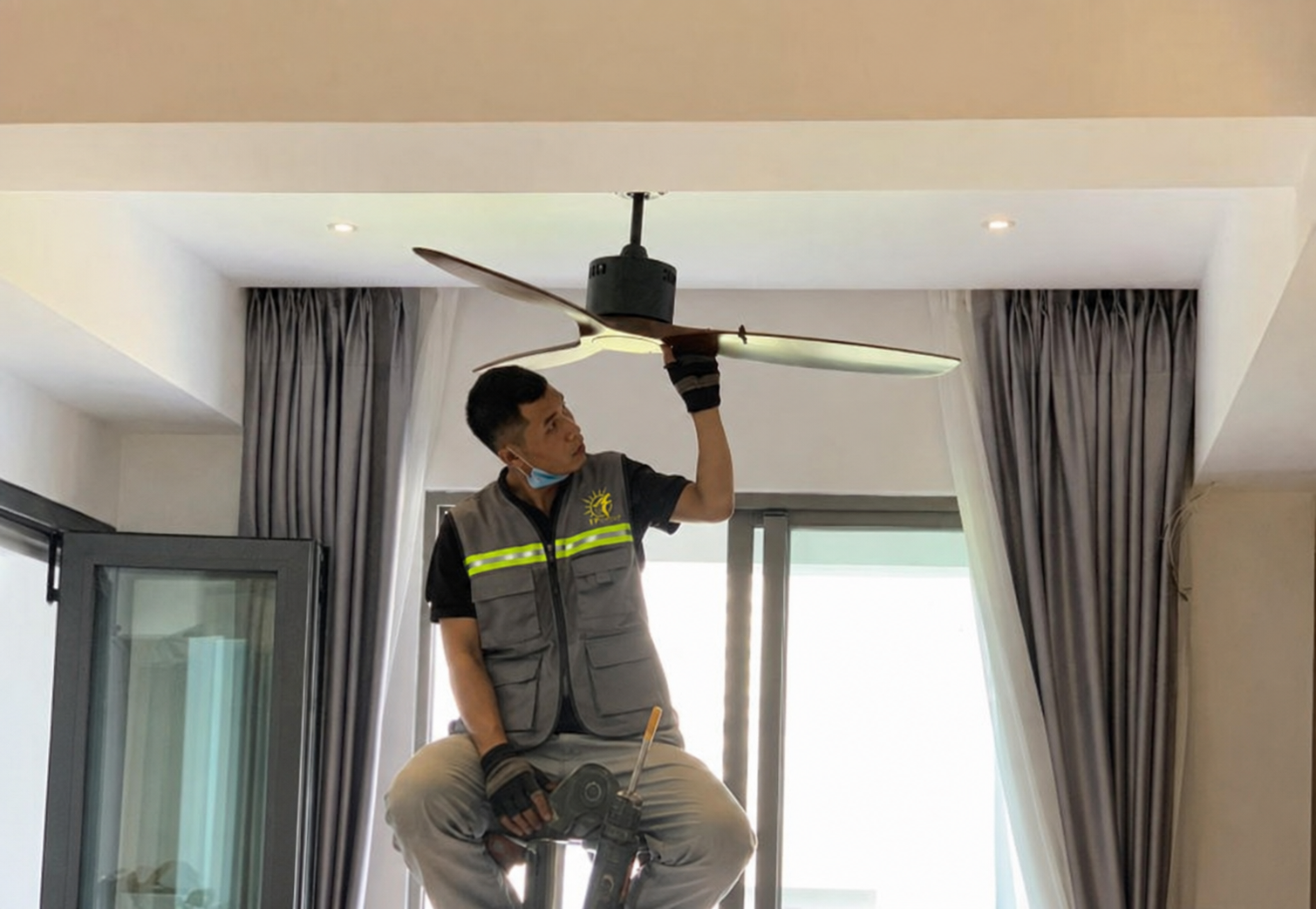 Lắp Quạt Trần 3 Cánh Gỗ