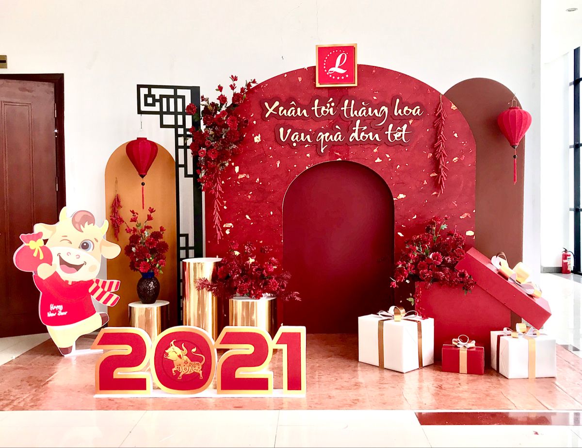 30+ Phong Cách Trang Trí Tết Xưa Và Tết Hiện Đại Đẹp, Ấn Tượng 22 Trang tri Tet voi backdrop 3D